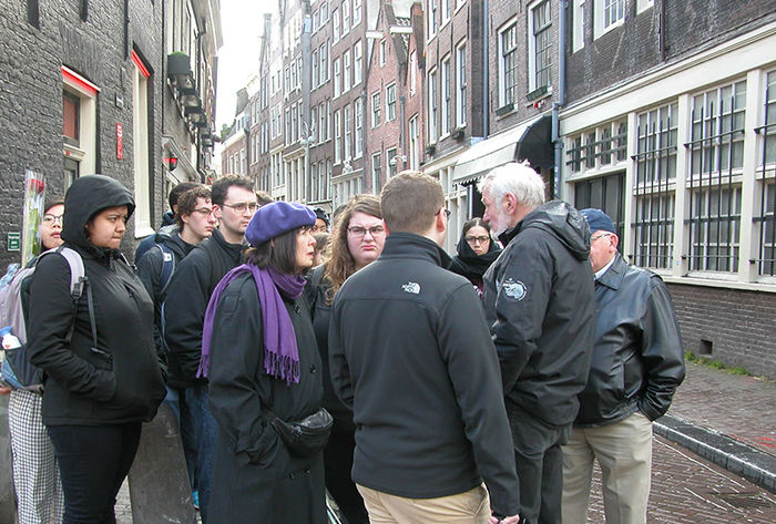 Police tells students the corporation between government and social services.