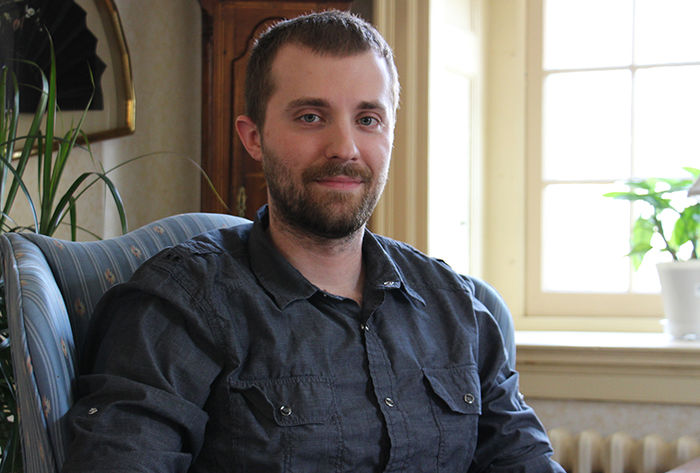 Steven Stamm, a junior Mechanical Engineering major, will conduct research to analyze how to make aircraft more efficient through longitudinal grooves.