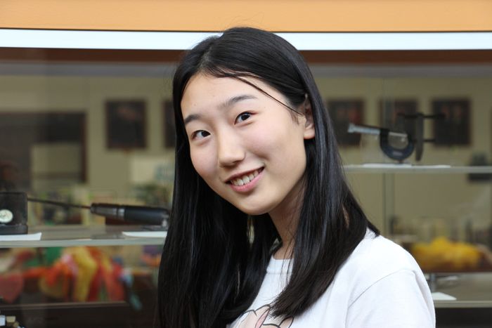 Zirui “Rinna” Wang sitting in Thun library. 