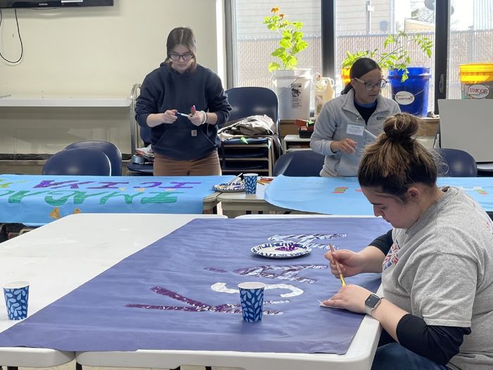 Berks students and staff prepare decorations 