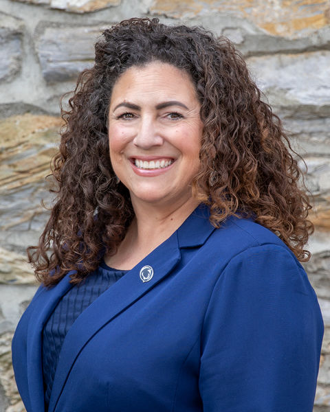 headshot of tracy markle