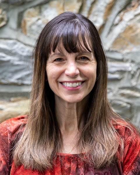 Karen DelVecchio headshot