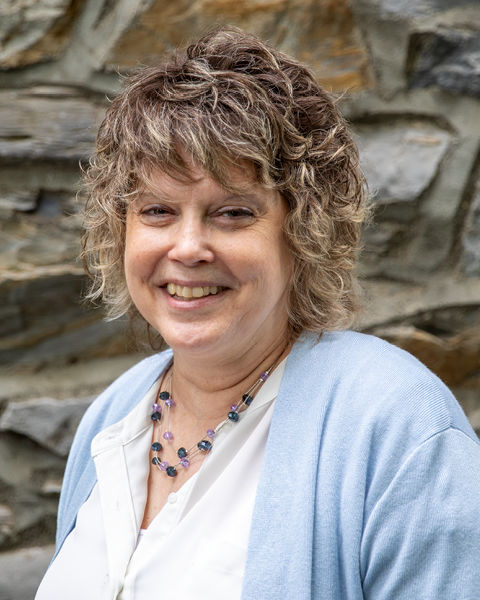 Karen Shuker headshot