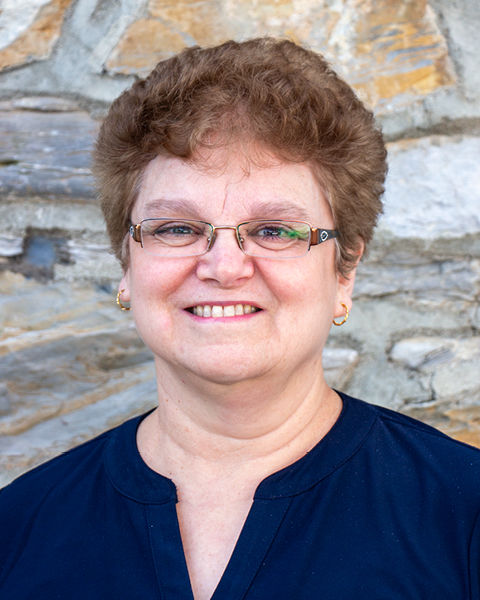 Lori Mahon headshot