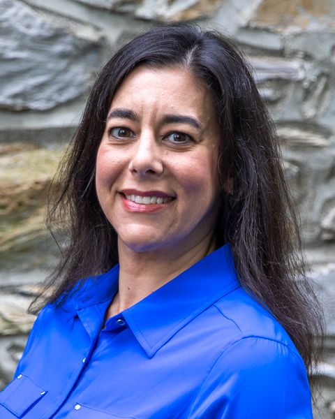 Nicole Renninger Headshot