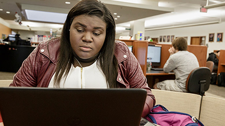 A student studies in Thun Library